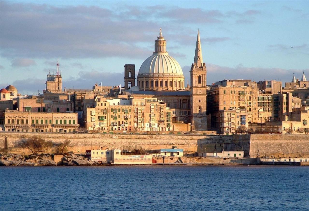 Luxury Apt W/ Side Seaviews And Pool, Top Location Sliema Exterior photo