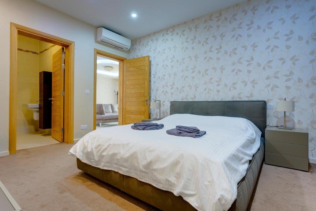 Luxury Apt W/ Side Seaviews And Pool, Top Location Sliema Exterior photo
