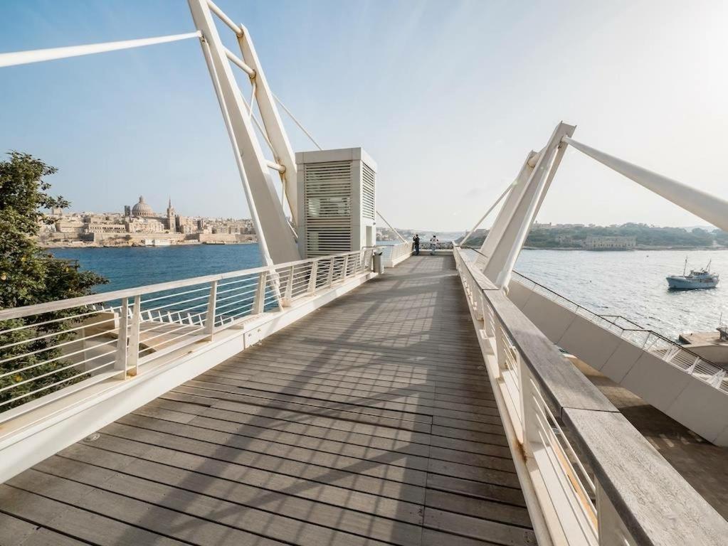 Luxury Apt W/ Side Seaviews And Pool, Top Location Sliema Exterior photo